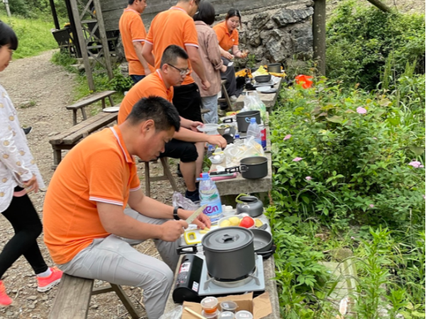 萬中萬工業(yè)-三天兩夜徒步拓展-既然選擇了遠(yuǎn)方，便只顧風(fēng)雨兼程